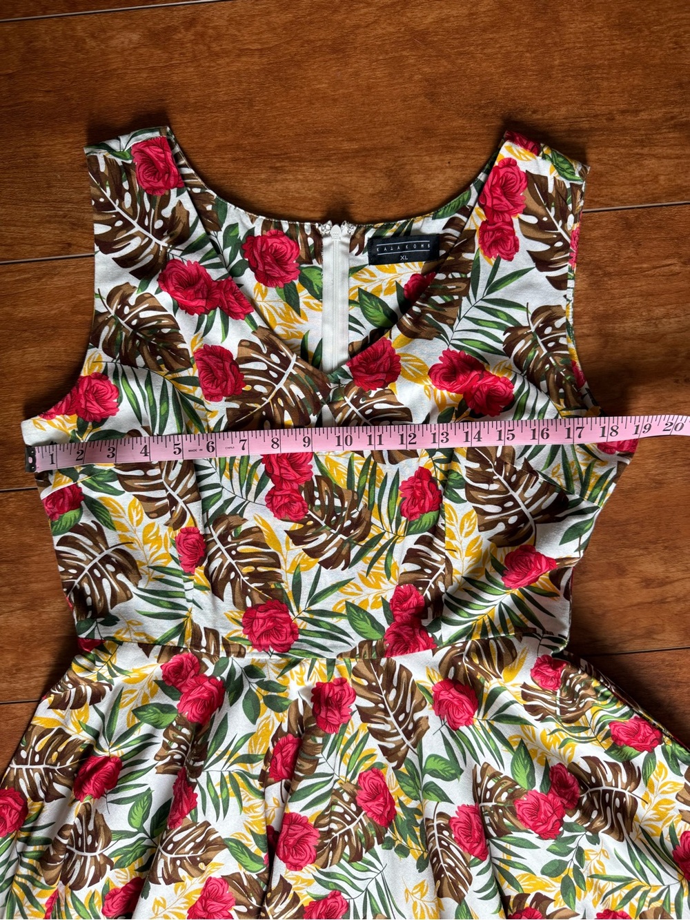 🌺 Tropical Floral Fit-and-Flare Retro Hawaiian Pinup Dress - Picture 9 of 16